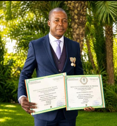 Côte dIvoir: célèbration de  l'excellence : Le DRH Ohounou Yao de Foxtrot International doublement honoré par la Nation